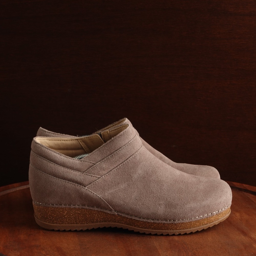 Dansko Booties WMS SZ EU 40 US 9.5-10 Taupe Muriel Suede Comfort Walking Granola